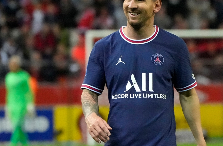 ميسي يظهر في أول مباراة له بقميص فريقه الجديد.